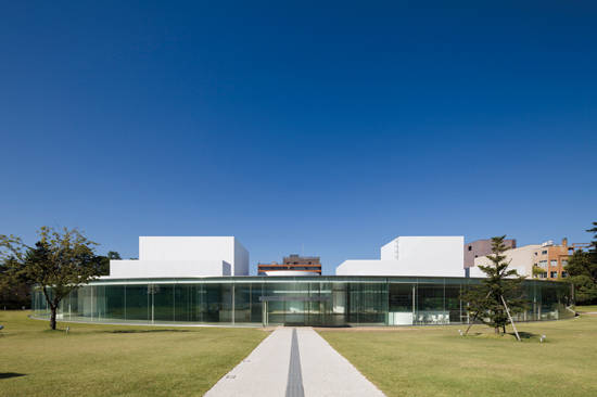 가나자와 21세기 현대미술관의 외관. / Photo: WATANABE Osamu. / Courtesy:21st Century Museum of Contemporary Art, Kanazawa