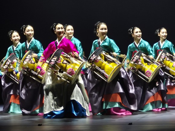 서울부터 제주까지…전국 국공립 무용단 320여 명이 국립극장에서 선보인 ‘2025 대한민국 전통춤 축제’