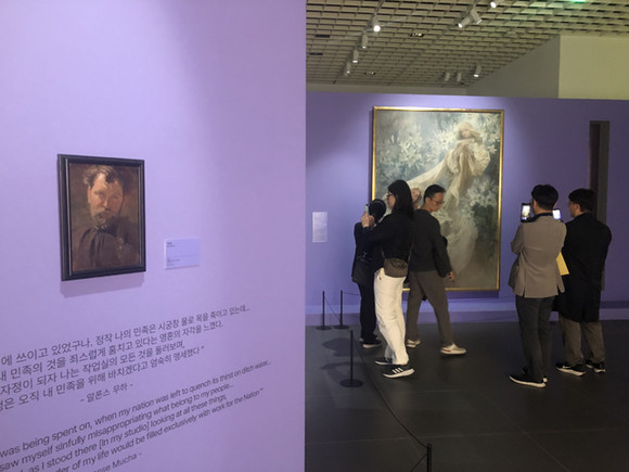 [문화현장] 아르누보의 거장 ‘알폰스 무하’, 더현대 서울 찾다