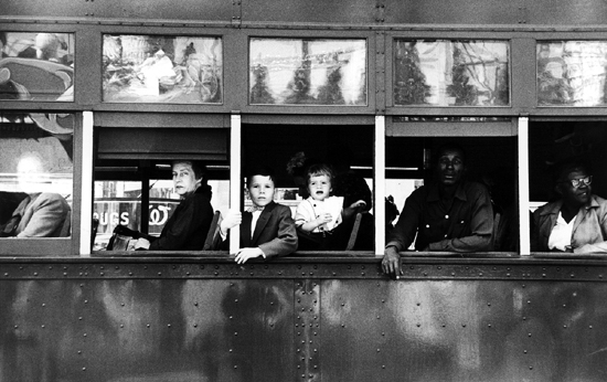 Robert Frank, Trolley, New Orleans, Gelatinsilver print(vintage), 30.6x48.5cm, 1956, Property oft the Swiss Confederation, Federal Office of Culture, Bern, on permanent loan at Fotostiftung Schweiz ⓒRobert Frank
